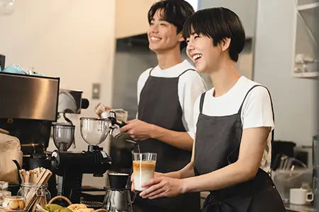 おしゃれカフェのホール・レジスタッフ務